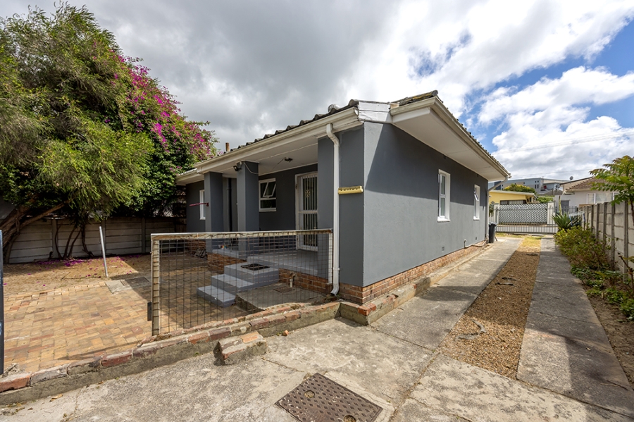 3 Bedroom Property for Sale in Oakdale Western Cape